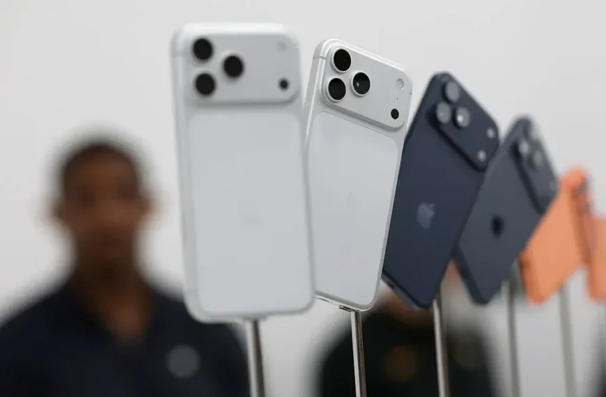 “Smartphones 2025”: Ψηλά στην κορυφή η Apple διατηρώντας την κυριαρχία της