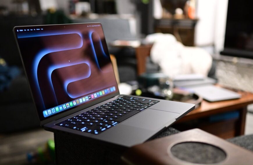 macOS 26.3 & M5 Silicon: Ο τέλειος συγχρονισμός της Apple για την κυριαρχία στα Pro Laptops