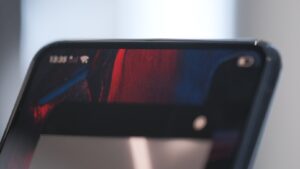 Huawei και Oppo ακολουθούν την Apple με τετράγωνους&hellip;