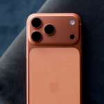 Το «Cosmic Orange» εκτοξεύει την Apple: Ιστορικό ρεκόρ εσόδων με «άρωμα» Hermès