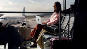 Αργότερα θα κυκλοφορήσουν νέα MacBook Pro με οθόνη&hellip;