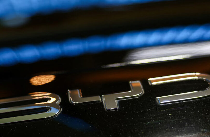 BYD: Από την Κίνα στην κορυφή του κόσμου – Στόχος-σοκ 1,5 εκατ. πωλήσεις και «εκθρόνιση» της Tesla!