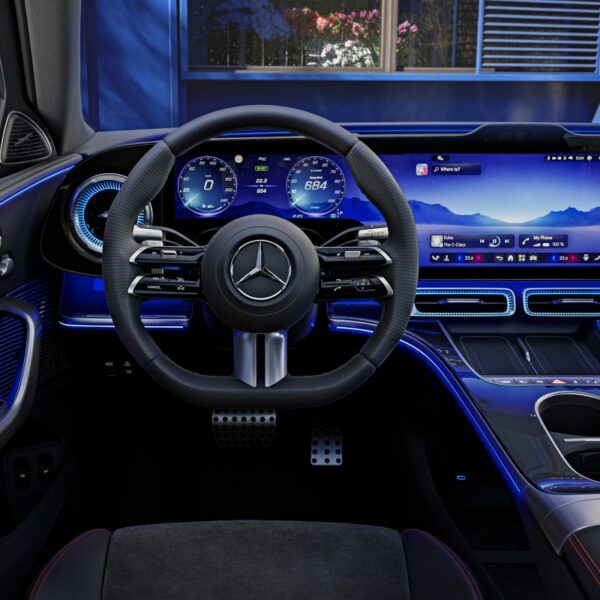 Αυτό είναι το νέο εσωτερικό της ηλεκτρικής C-Class και αλλάζει όσα ξέραμε