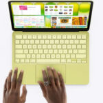 Πέρα από τα 2nm: Το ριψοκίνδυνο στοίχημα δισεκατομμυρίων του Tim Cook για τα επόμενα MacBook