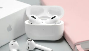 Προστέθηκαν και κάμερες στα νέα AirPods Ultra