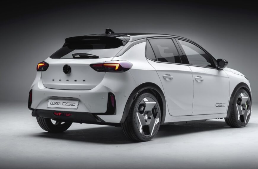 Opel Corsa GSE: Με ισχύ 276 ίππων κλείνει το μάτι στο μέλλον