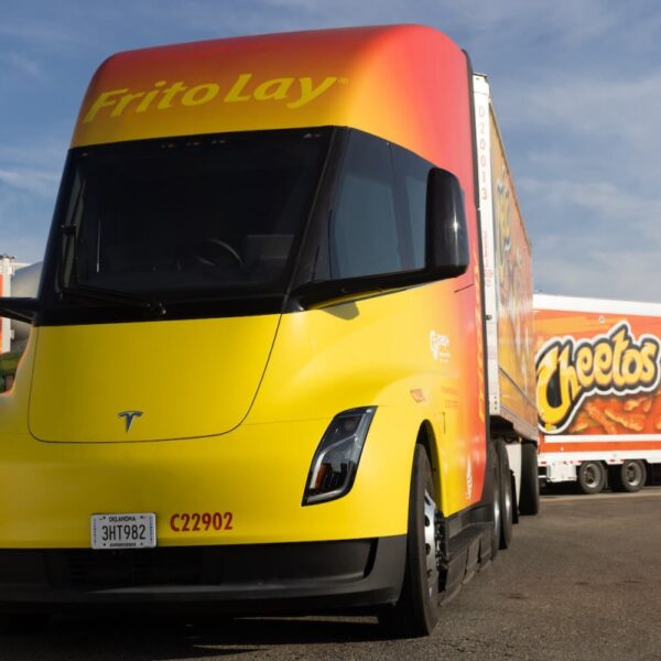 Tesla Semi: Ο ηλεκτρικός γίγαντας που αλλάζει συνήθειες για τον μέλλον