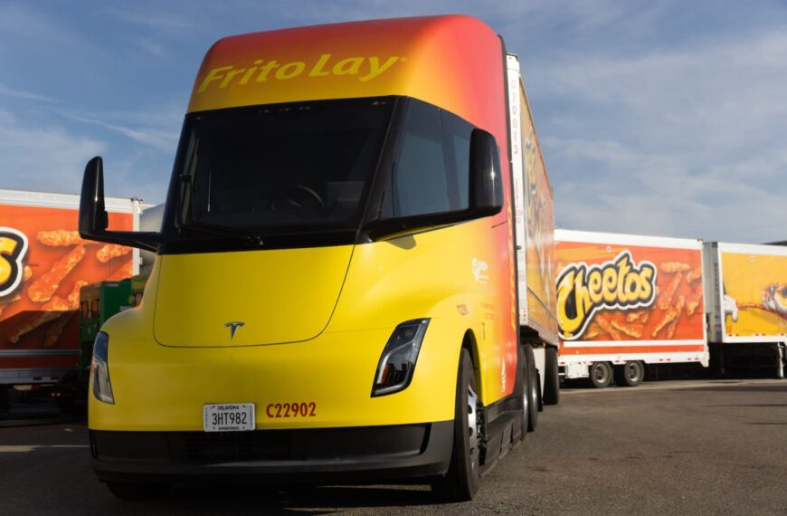 Tesla Semi: Ο ηλεκτρικός γίγαντας που αλλάζει συνήθειες για τον μέλλον