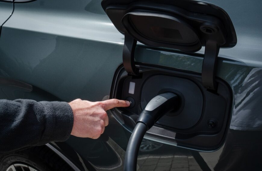Τέλος στο μαρτύριο της φόρτισης, η Volvo καταργεί τα apps των ανταγωνιστών