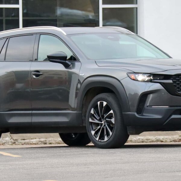 Γιατί η Mazda αρνείται να ακολουθήσει το ρεύμα;