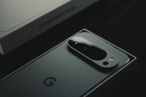 Pixel 11 vs Nothing: Αντιγράφοντας το σύστημα Glyph;