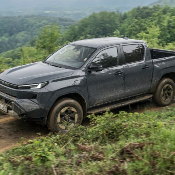 Ηλεκτρικό Toyota Hilux: Τοτέμ αξιοπιστίας στα 278 άλογα και χωρίς εξάτμιση