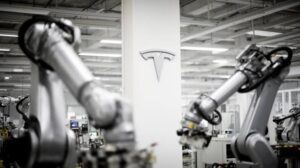 Tesla: Ο κυρίαρχος της ηλεκτροκίνησης σπάει το φράγμα&hellip;
