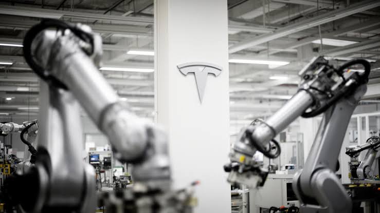 Tesla: Ο κυρίαρχος της ηλεκτροκίνησης σπάει το φράγμα των 10 εκατομμυρίων
