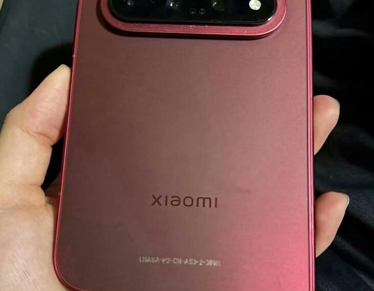 Hands-on leak δείχνει το Xiaomi 18 Fold σε εντυπωσιακή “Dark Cherry” απόχρωση
