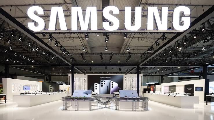 Samsung (2027): 8 ναυαρχίδες & το πρώτο τυλισσόμενο smartphone
