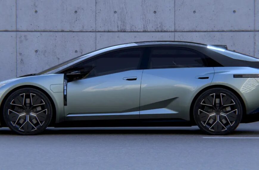 Toyota Corolla EV: “Φοράει” το βασιλικό στέμμα περνάει στην ηλεκτροκίνηση!
