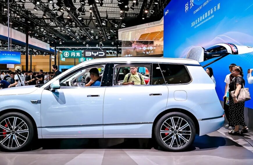 BYD Sealion 08: 900 km αυτονομία, φόρτιση στο 70% σε 5’ και απόλυτη πολυτέλεια