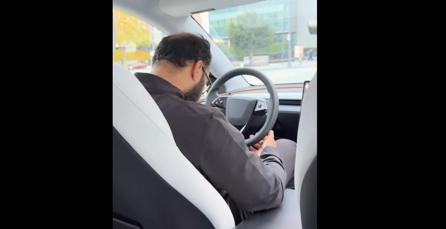 ΗΠΑ: Στο «στόχαστρο» το FSD της Tesla μετά από βίντεο με οδηγούς που κοιμούνται στο τιμόνι