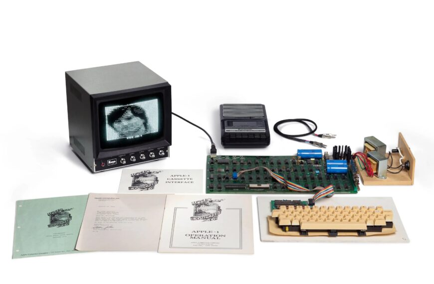 Apple-1 “Hatfield”: Το σπάνιο κειμήλιο των 800.000 δολαρίων βγαίνει στο σφυρί